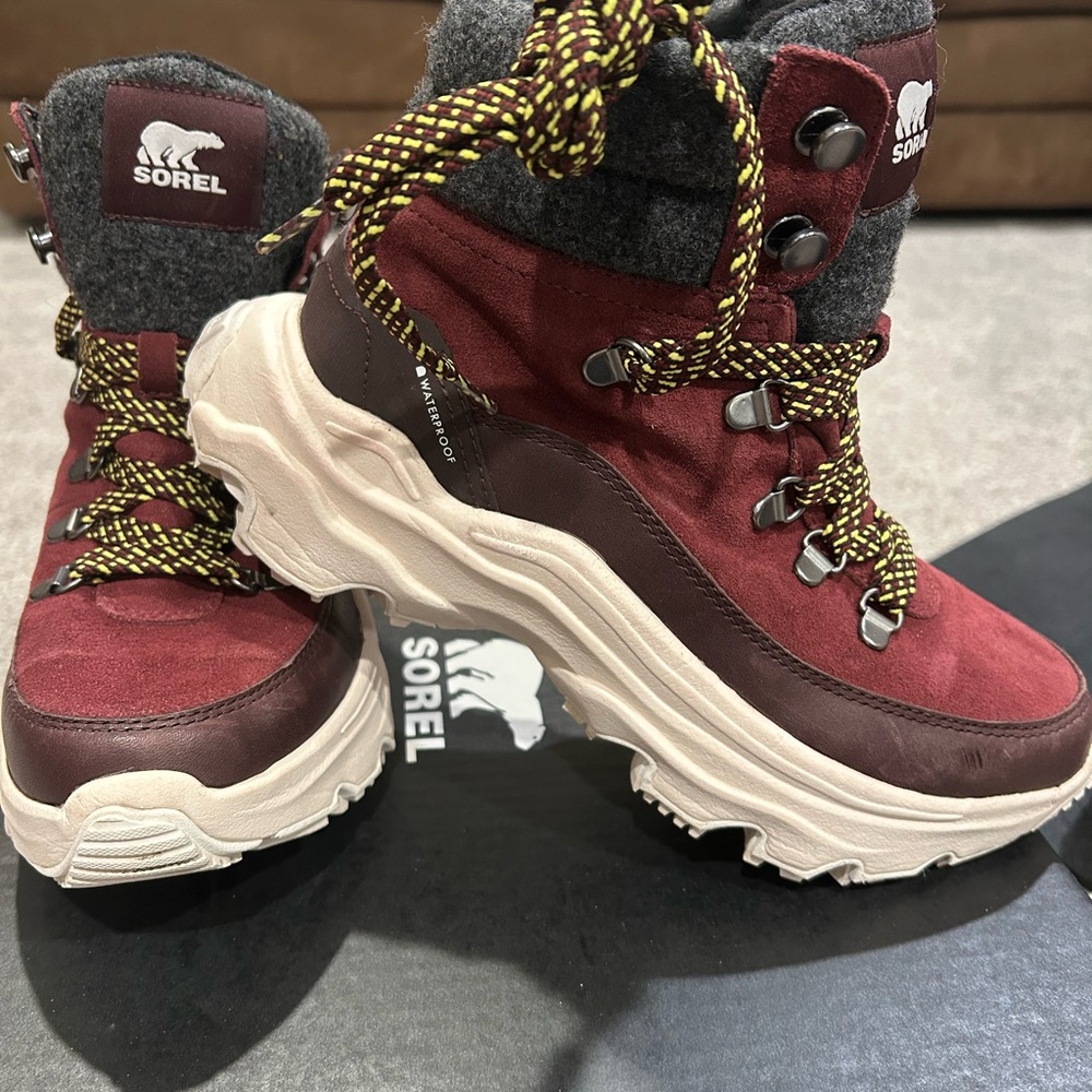 Sorel Kinetic™️ Breakthru Conquest WP Waterproof Snow/Hiking Boots- Size 8